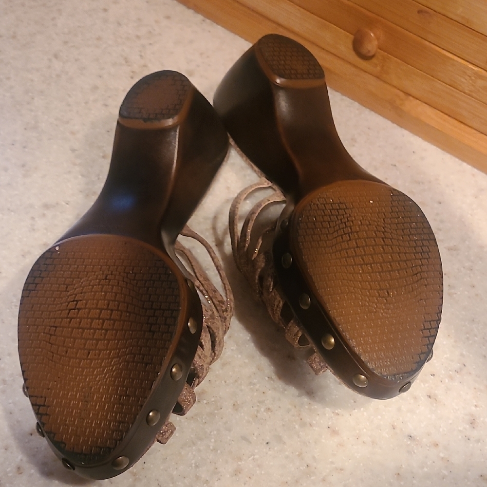Stuart Weitzman Brown Mules with Woven Design - Picture 8 of 9